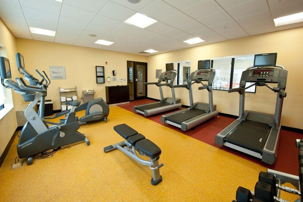 מלון Courtyard By Marriott Kingston Highway 401 מראה חיצוני תמונה