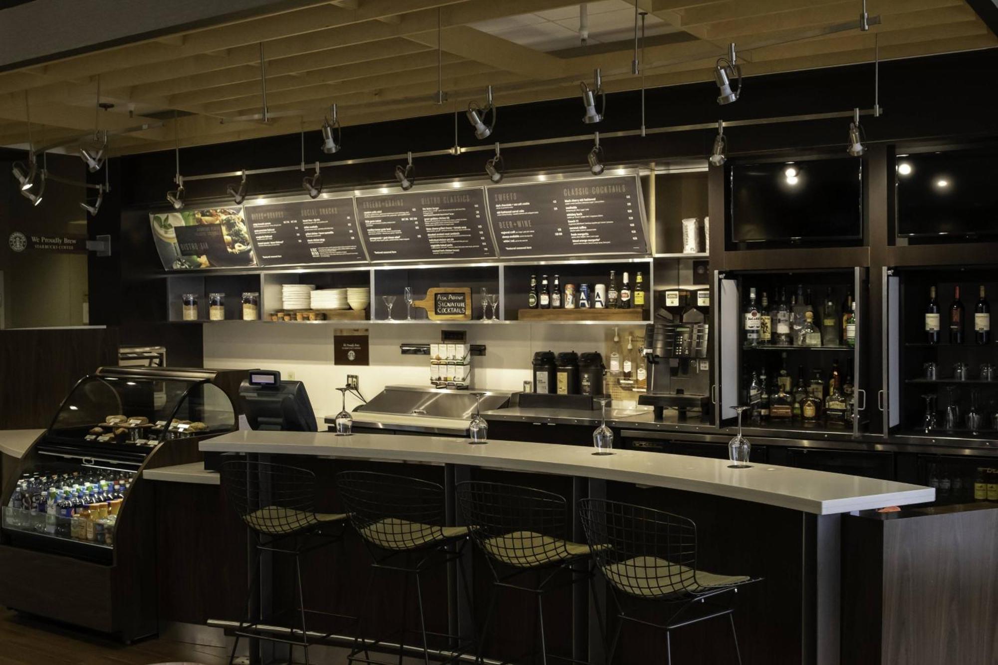 מלון Courtyard By Marriott Kingston Highway 401 מראה חיצוני תמונה