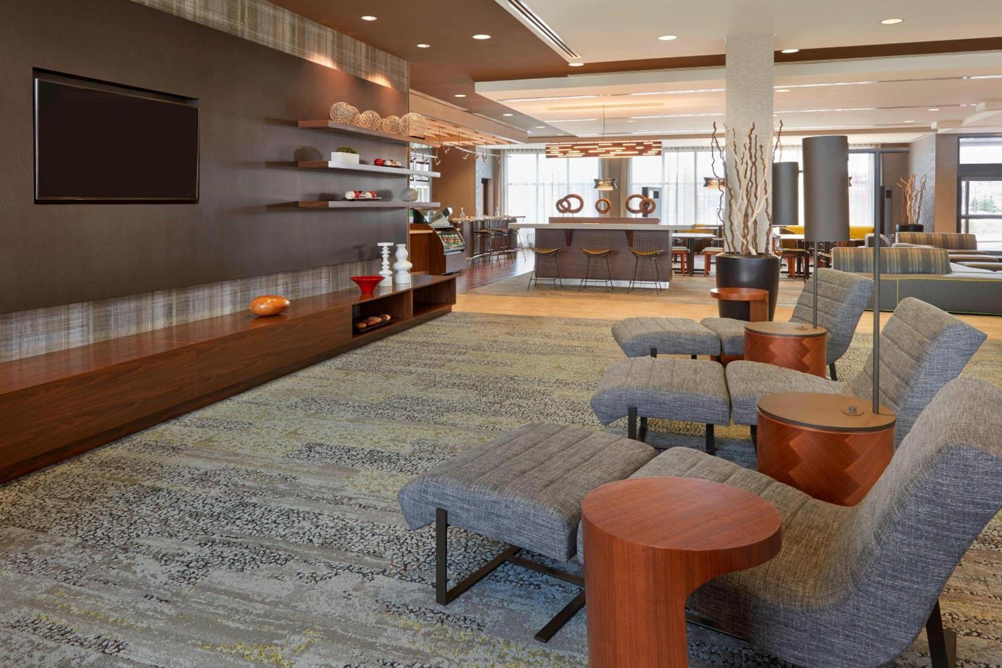 מלון Courtyard By Marriott Kingston Highway 401 מראה חיצוני תמונה